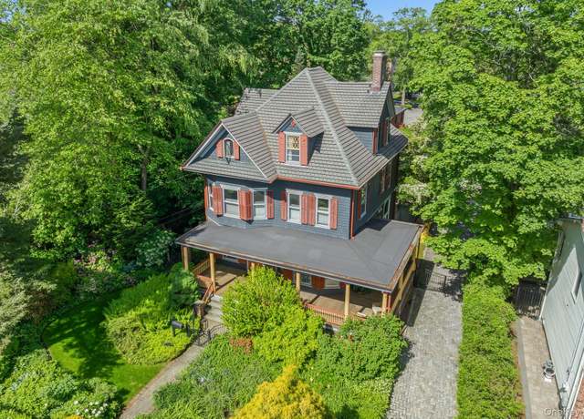 Property at 175 Ivy St, Oyster Bay, NY 11771, 4 beds, 2 baths