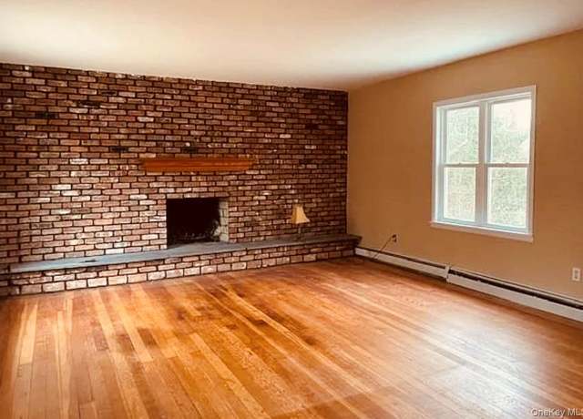 Property at 40 Garden Rd, Rocky Point, NY 11778, 3 beds