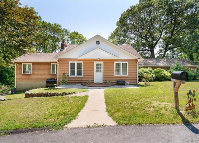 Property at 40 Garden Rd, Rocky Point, NY 11778, 3 beds