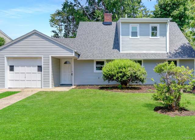 Property at 17 Windmill Ln, Levittown, NY 11756, 6 beds, 3 baths