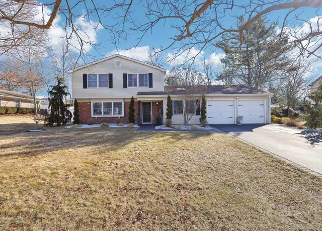 Property at 52 Brookfield Ln, South Setauket, NY 11720, 5 beds, 3 baths