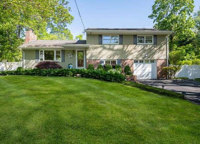 Property at 54 Wyoming Dr, Huntington Station, NY 11746, 3 beds, 3 baths