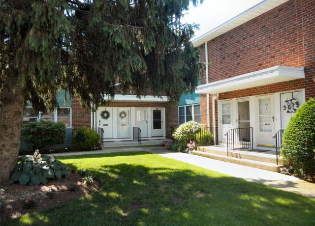 Property at 106 Farber Dr #106, West Babylon, NY 11704, 1 bed, 1 bath