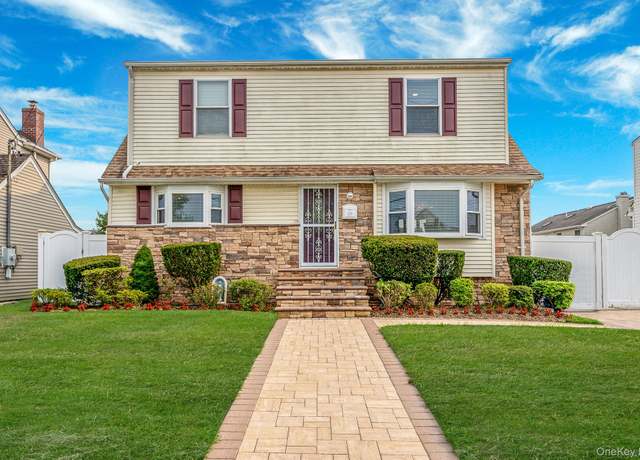 Property at 259 Weidner Ave, Oceanside, NY 11572, 3 beds, 2 baths