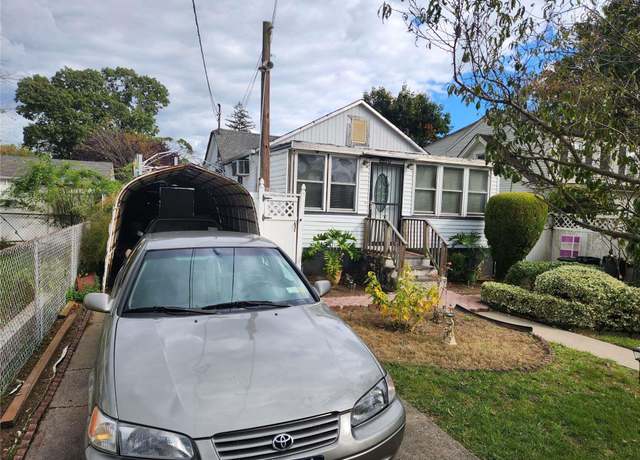 Property at 10 Sheridan Pl, Roosevelt, NY 11575, 2 beds, 3 baths