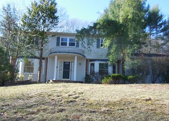 Property at 2 Faith Ct, Dix Hills, NY 11746, 4 beds, 3.5 baths