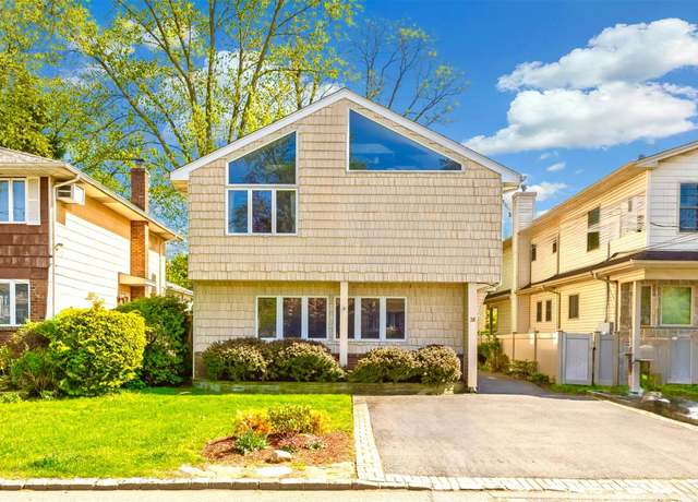 Property at 38 Corchaug Ave, Port Washington, NY 11050, 3 beds, 2.5 baths