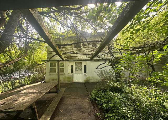 Property at 6 Pavillion Rd, Suffern, NY 10901, 2 beds, 1 bath