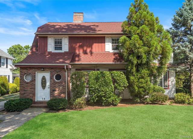 Property at 39 Remsen Ln, Floral Park, NY 11001, 4 beds, 3 baths