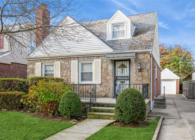 Property at 73-48 193 St, Fresh Meadows, NY 11366, 3 beds, 2 baths