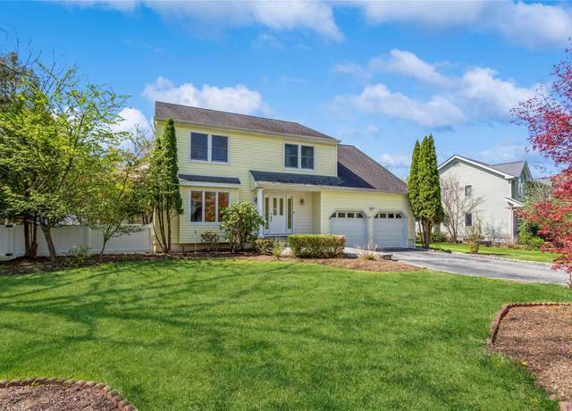Property at 1 Country Club Ln, Pleasantville, NY 10570, 4 beds, 3.5 baths