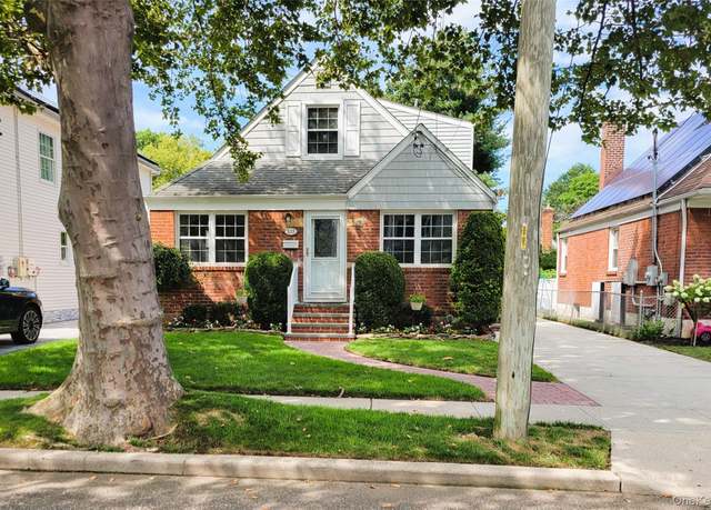 Property at 533 10th Ave, New Hyde Park, NY 11040, 4 beds, 2.5 baths