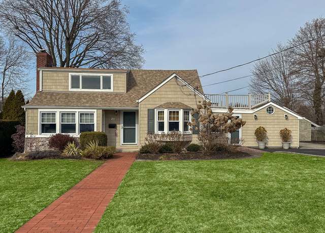 Property at 27 President St, Huntington Station, NY 11746, 4 beds, 2.5 baths