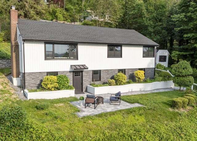 Property at 8 Fairway Pl, Cold Spring Harbor, NY 11724, 4 beds, 2 baths