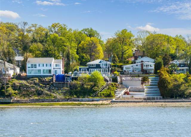 Property at 14 Shorecliff Pl, Great Neck, NY 11023, 5 beds, 3.5 baths