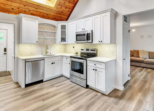 Property at 48 Springville Rd, Hampton Bays, NY 11946, 3 beds, 2 baths
