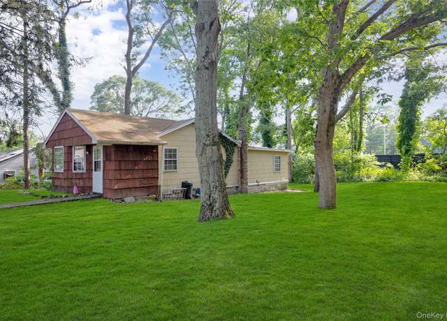 Property at 262 Avenue C, Ronkonkoma, NY 11779, 1 bed, 1 bath