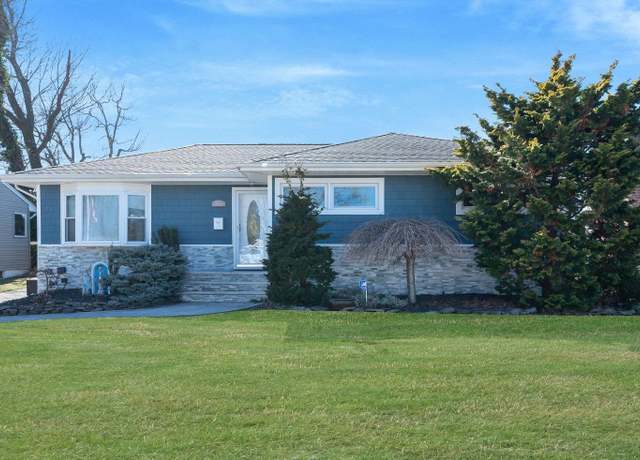 Property at 516 Spruce Ln, East Meadow, NY 11554, 3 beds, 1 bath