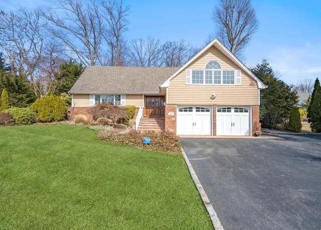 Property at 49 Harwood Dr E, Glen Cove, NY 11542, 3 beds, 3 baths
