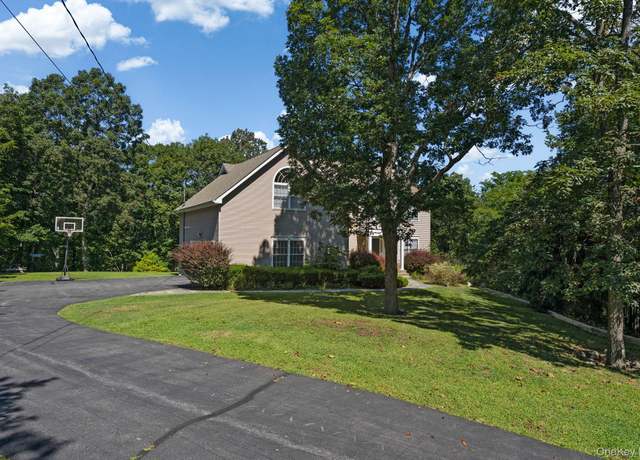 Property at 420 Rye Hill Rd, Monroe, NY 10950, 4 beds, 2.5 baths