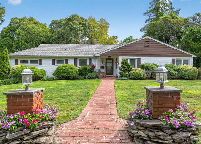 Property at 12 Griffith Ln, Huntington, NY 11743, 5 beds, 3 baths