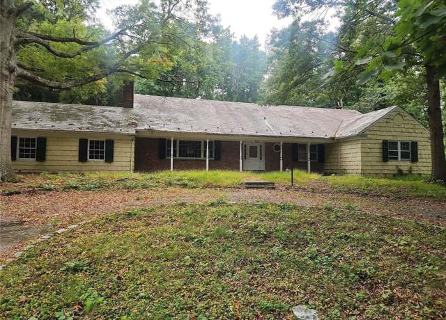 Property at 134 Skunks Misery Rd, Lattingtown, NY 11560, 6 beds, 4.5 baths