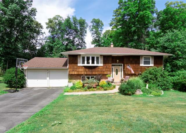 Property at 92 Pickerel Rd, Monroe, NY 10950, 3 beds, 2 baths