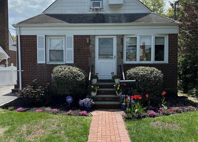 Property at 88 Dyckman Ave, New Hyde Park, NY 11040, 4 beds, 2.5 baths