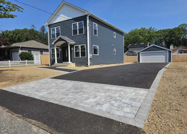 Property at 159 Mohawk St, Ronkonkoma, NY 11779, 4 beds, 2 baths