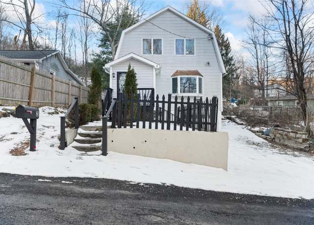 Property at 3 Worthington Dr W, Carmel, NY 10512, 2 beds, 1.5 baths