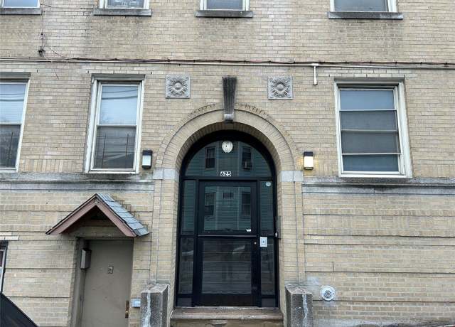 Property at 625 E 234th St, Bronx, NY 10466, 16 beds, 11 baths