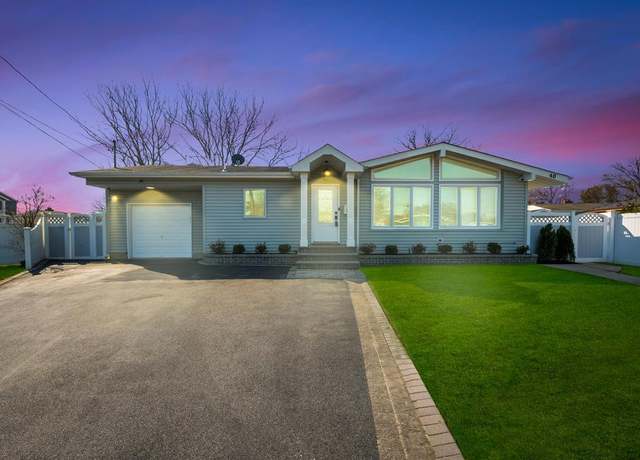Property at 40 Pickwick Ct, Hicksville, NY 11801, 4 beds, 3 baths