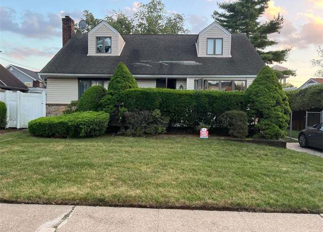 Property at Undisclosed address, Elmont, NY 11003, 4 beds, 2 baths