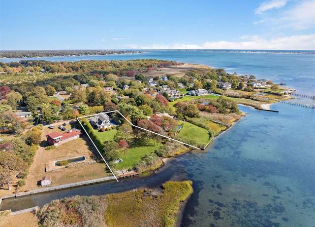 Property at 88 Evergreen Ave, East Moriches, NY 11940, 4 beds, 4.5 baths