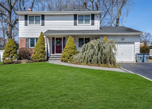 Property at 54 Bethany Dr, Commack, NY 11725, 3 beds, 1.5 baths