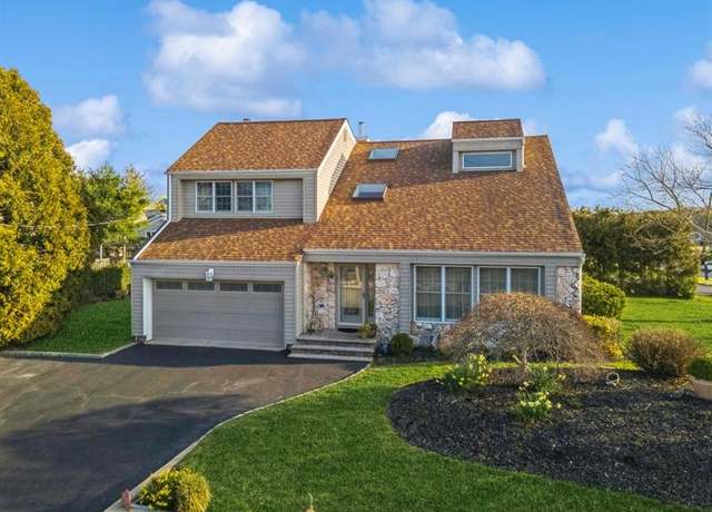 Property at 699 Tower Mews, Oakdale, NY 11769, 4 beds, 2.5 baths