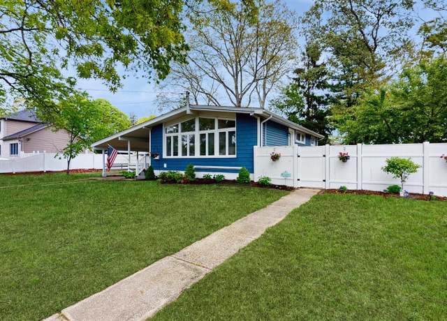 Property at 431 Renee Dr, Bayport, NY 11705, 3 beds, 1 bath