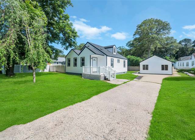 Property at 54 Park St, Centereach, NY 11720, 3 beds, 2 baths