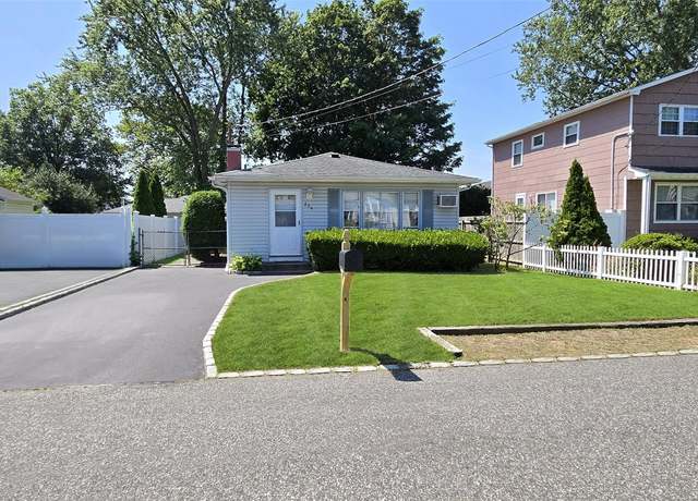 Property at 204 Helen St, Holbrook, NY 11741, 3 beds, 1 bath