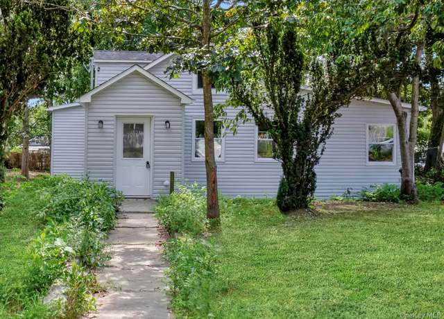 Property at 36 Kensington Ave, Selden, NY 11784, 3 beds, 2 baths