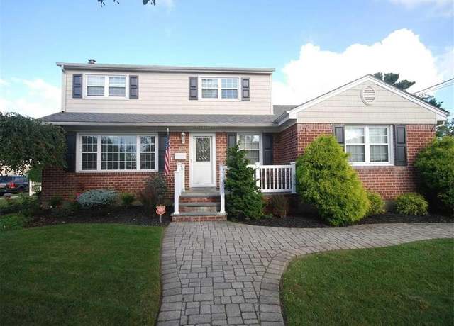 Property at 61 N Martin Rd, Bethpage, NY 11714, 5 beds, 3 baths