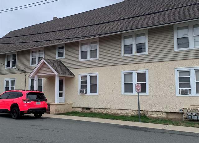 Property at 32 Mountain Ave, Hillburn, NY 10931, 8 beds, 4 baths