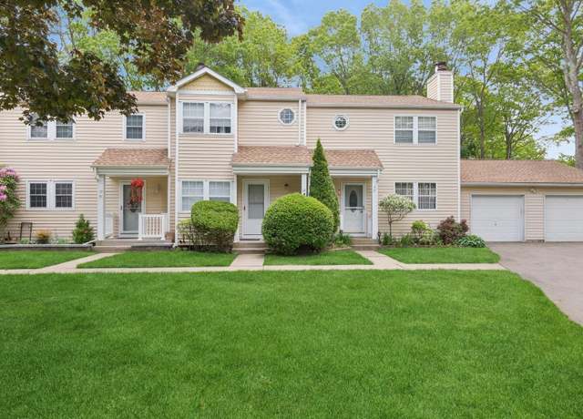 Property at 18 Taylor Cmns, Yaphank, NY 11980, 2 beds, 1.5 baths