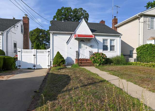Property at 899 Adams Ave, Franklin Square, NY 11010, 2 beds, 1 bath