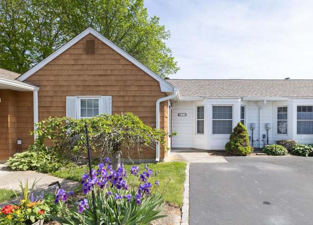 Property at 133 Revere Dr, Sayville, NY 11782, 2 beds, 1 bath