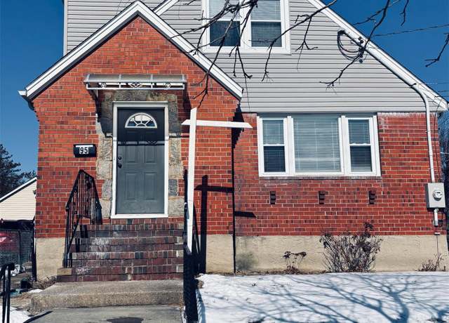 Property at 95 Charles St, Floral Park, NY 11001, 5 beds, 2 baths