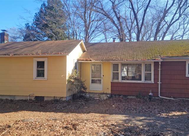 Property at 28 Christian Ave, East Setauket, NY 11733, 2 beds, 1 bath