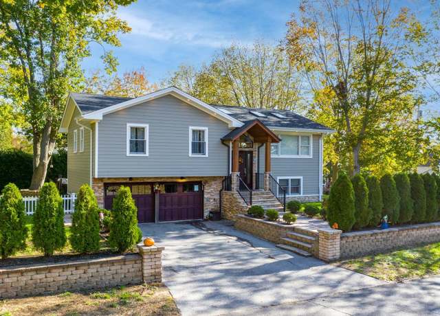 Property at 5 Berkeley Pl, Sea Cliff, NY 11579, 4 beds, 2 baths