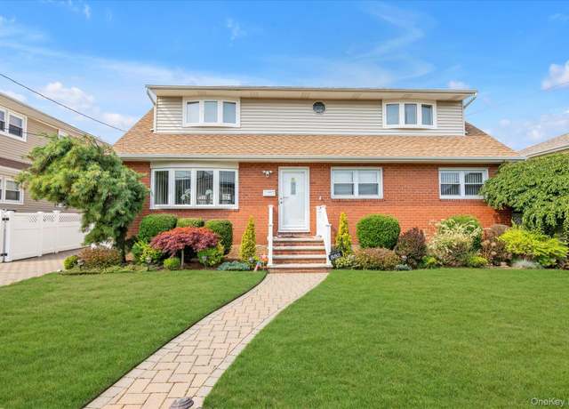 Property at 882 Third Ave, Franklin Square, NY 11010, 5 beds, 2 baths