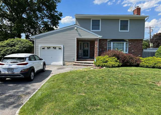 Property at 17 Harwood Pl, Melville, NY 11747, 3 beds, 1.5 baths